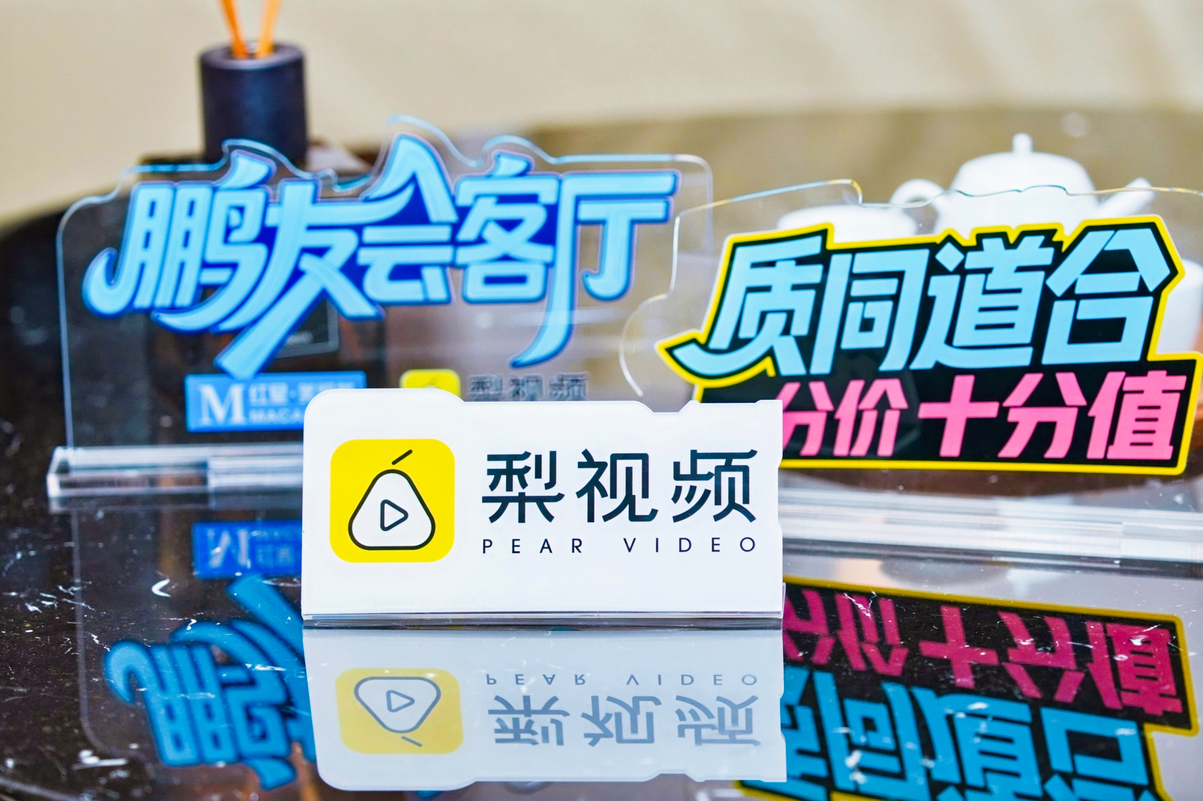 A7400866-opq3888511690.jpg